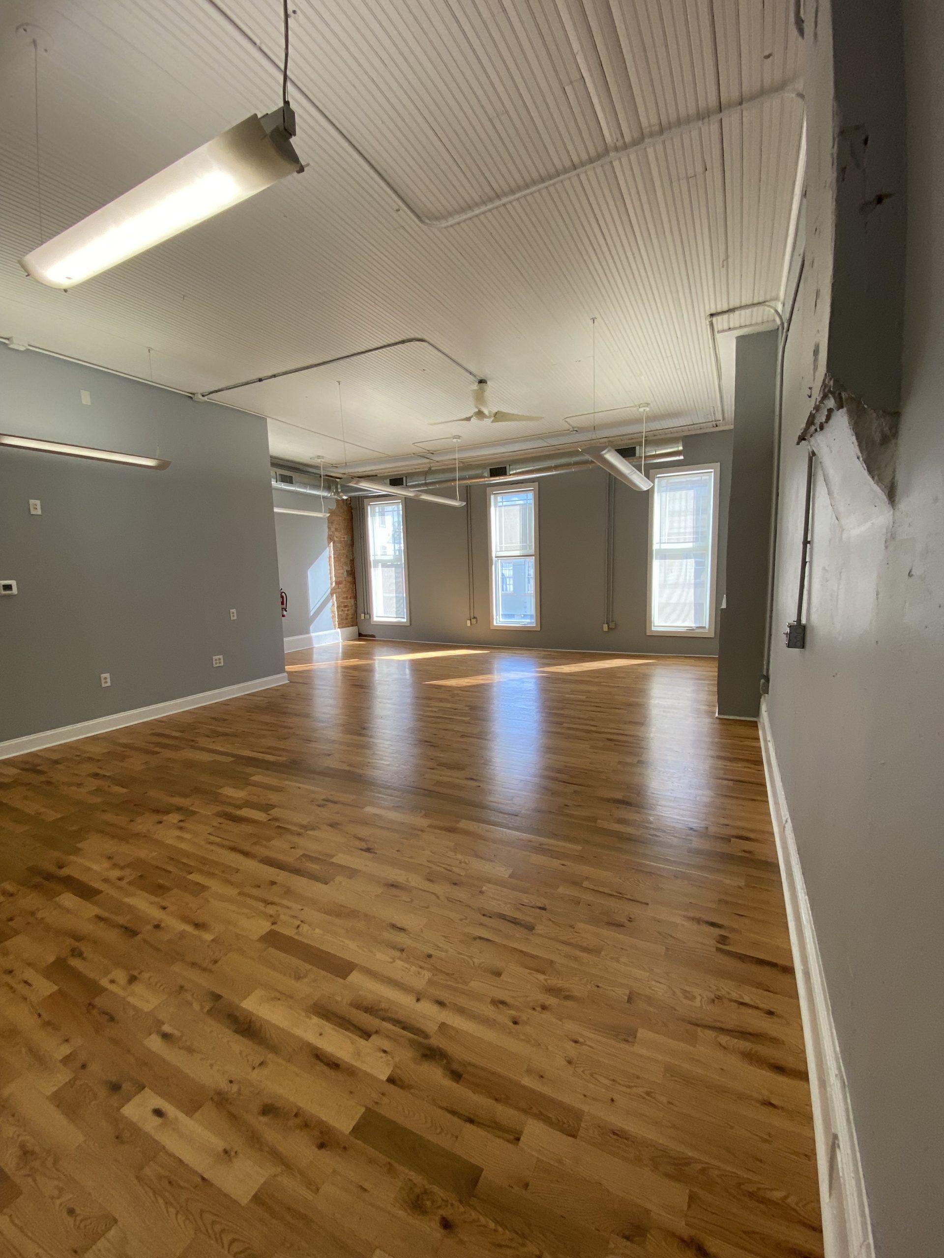 37 Union St S – Upper Floor Office